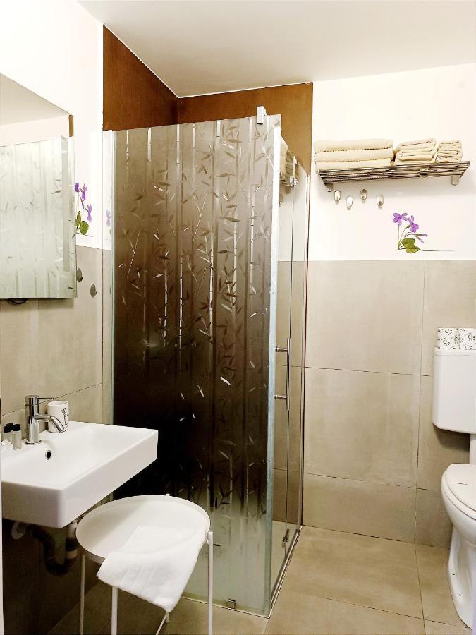Stanza Con Bagno Privato Orvieto Centro Storico, Aria Condizionata Netflix Vicino Al Pozzo Della Cava-Affittacamere "Carvajal Rooms" Exterior foto